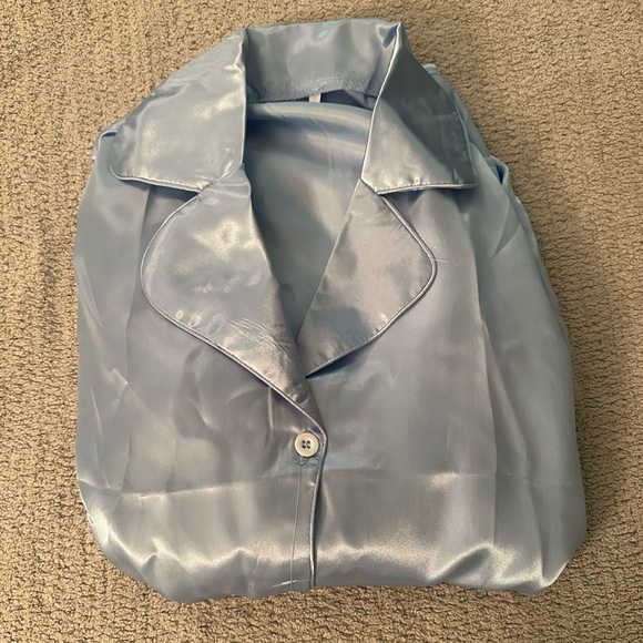 Light Blue Blazer with Collared Neckline and Lightweight Fabric - Picture 7 of 16